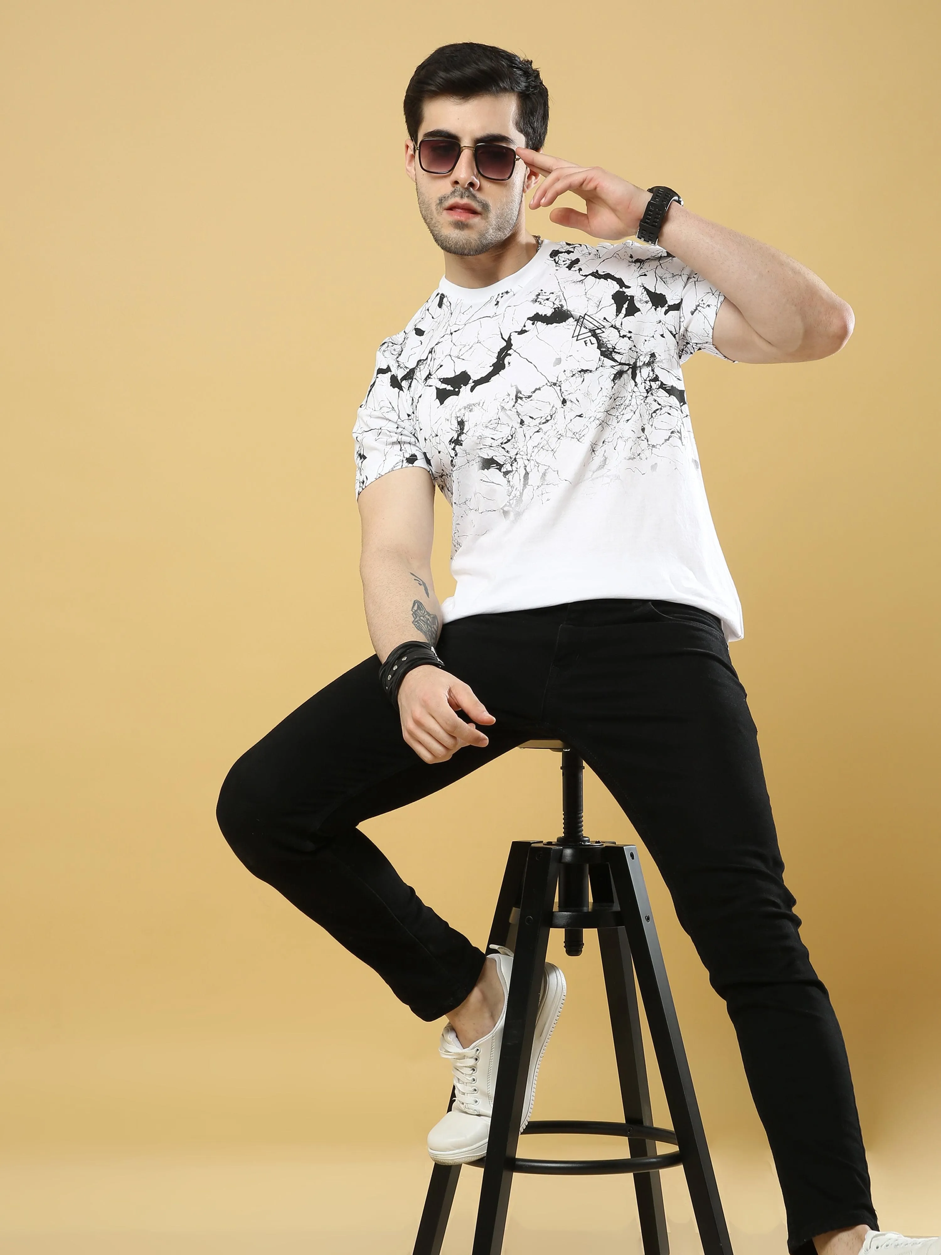Men's casual T-Shirt - Neo Strike White